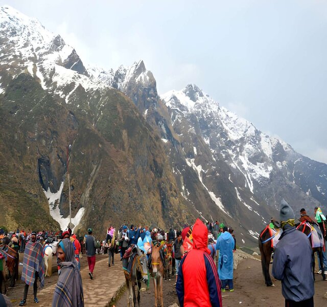 About Us: Amarnath Yatra helicopter at the Baltal and Pahalgam helipads