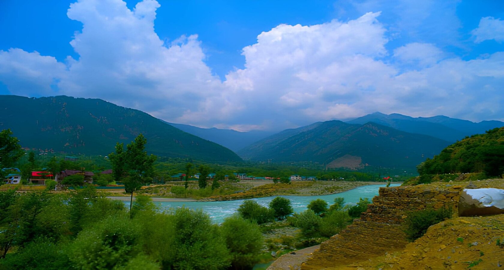 Amarnath Yatra Helicopter Booking from Navi Mumbai: Amarnath Yatra helicopter at the Baltal and Pahalgam helipads
