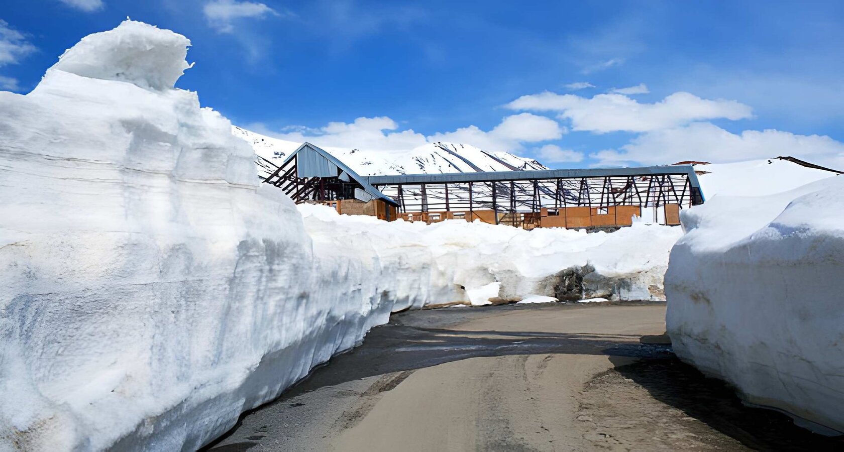 Amarnath Yatra Helicopter Tour Package from Raipur: Amarnath holy cave and the Kashmir valley