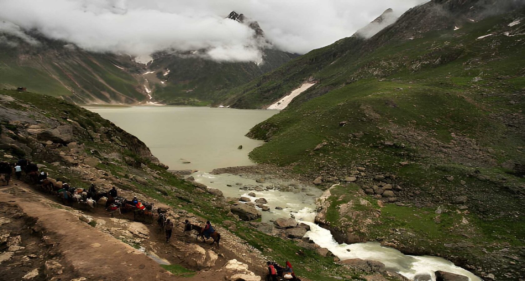 Amarnath Yatra Package by Helicopter Price: Amarnath Yatra helicopter at the Baltal and Pahalgam helipads