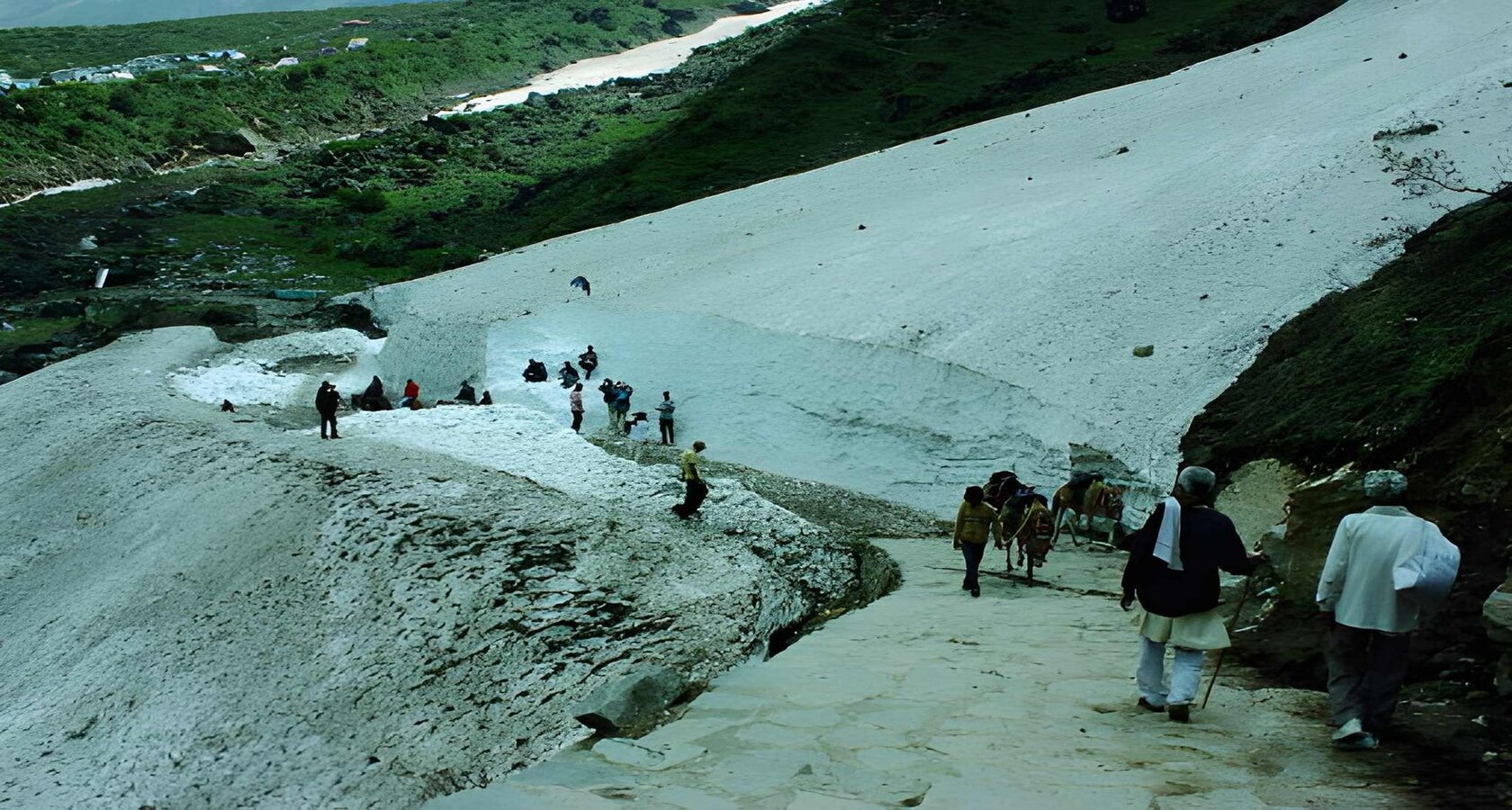 Amarnath Yatra Package from Jamshedpur by Train: Amarnath holy cave and the Kashmir valley