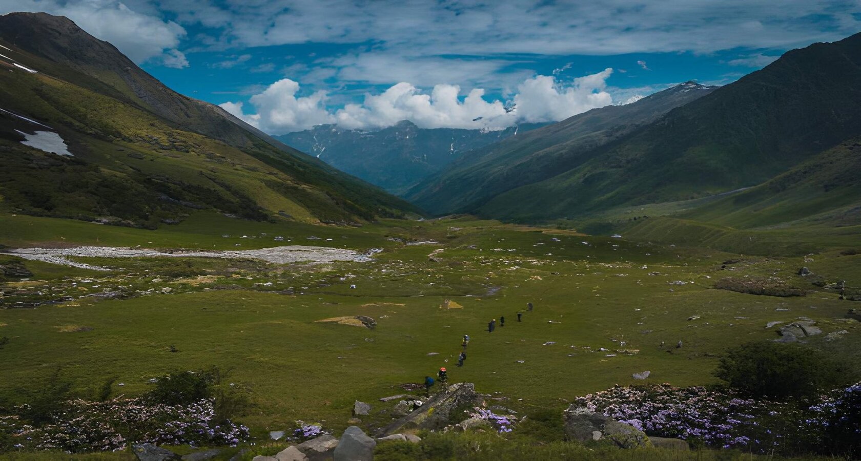 Amarnath Yatra Package from Srinagar by Helicopter: Amarnath holy cave and the Kashmir valley